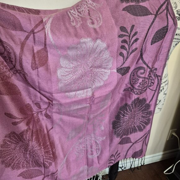 Wrap / Scarf - Picture 6 of 9